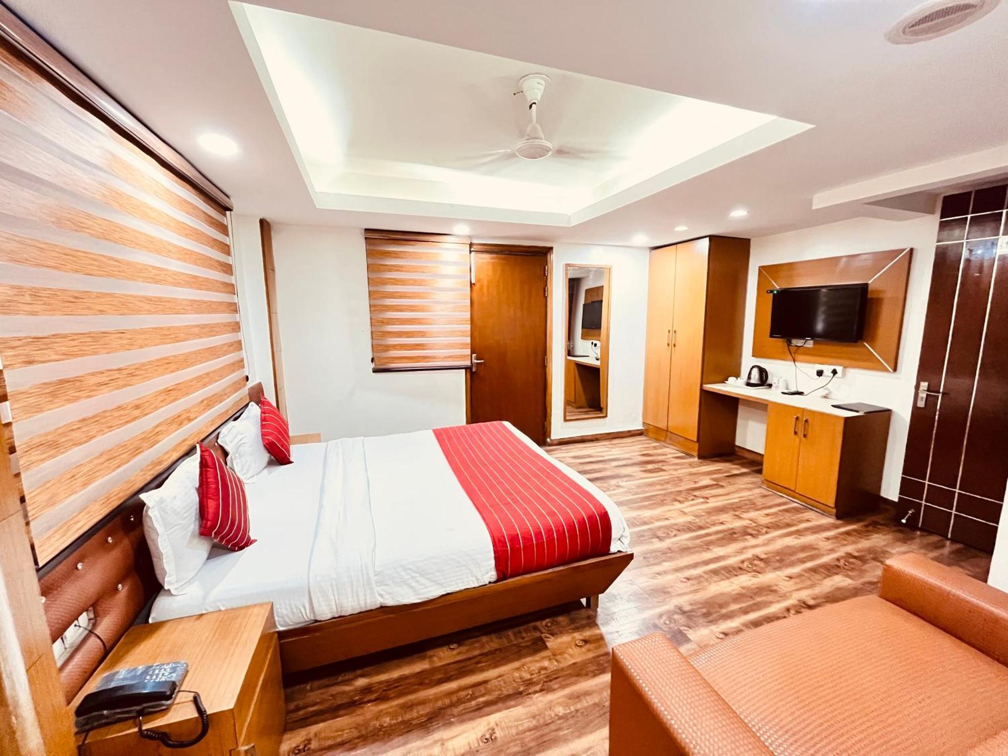 Hotel Sizzling Starr New Delhi Buitenkant foto