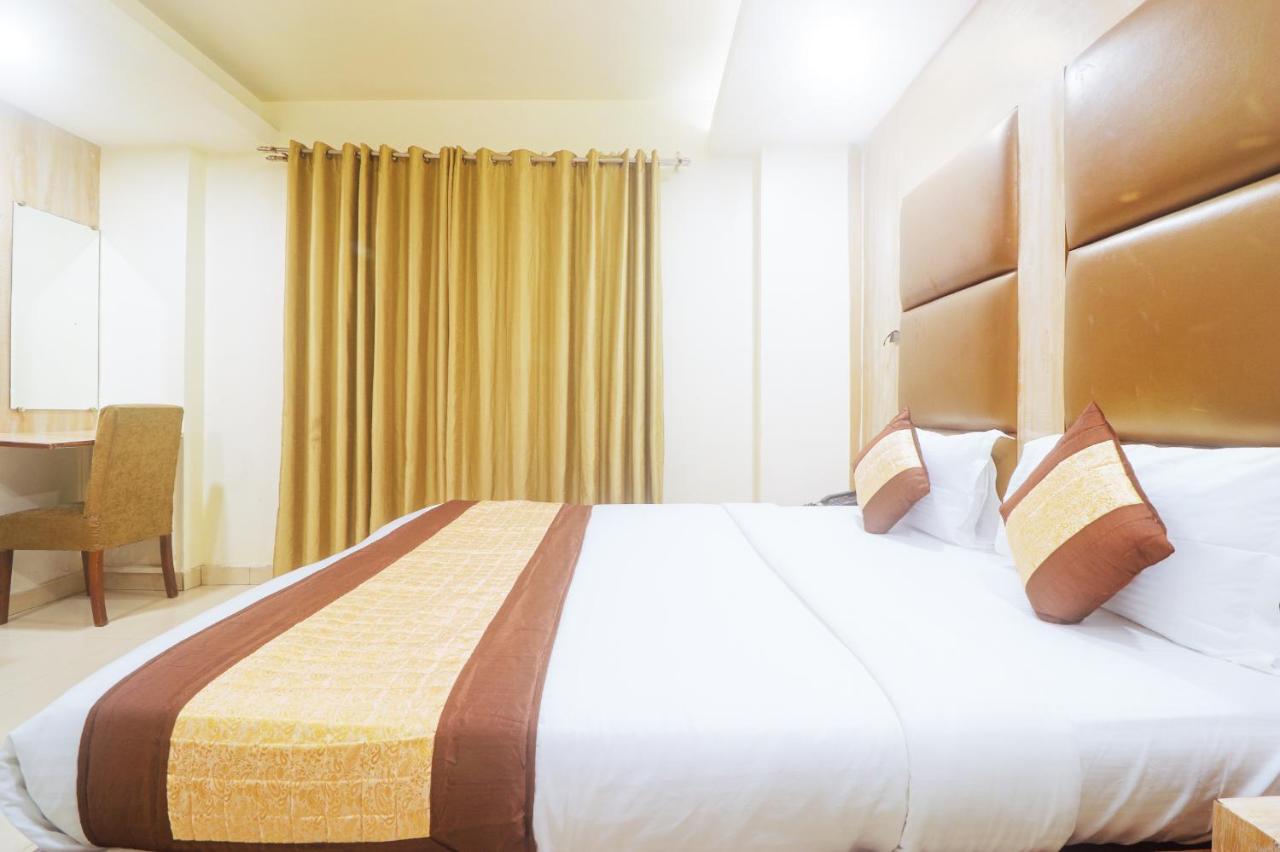 Hotel Sizzling Starr New Delhi Buitenkant foto