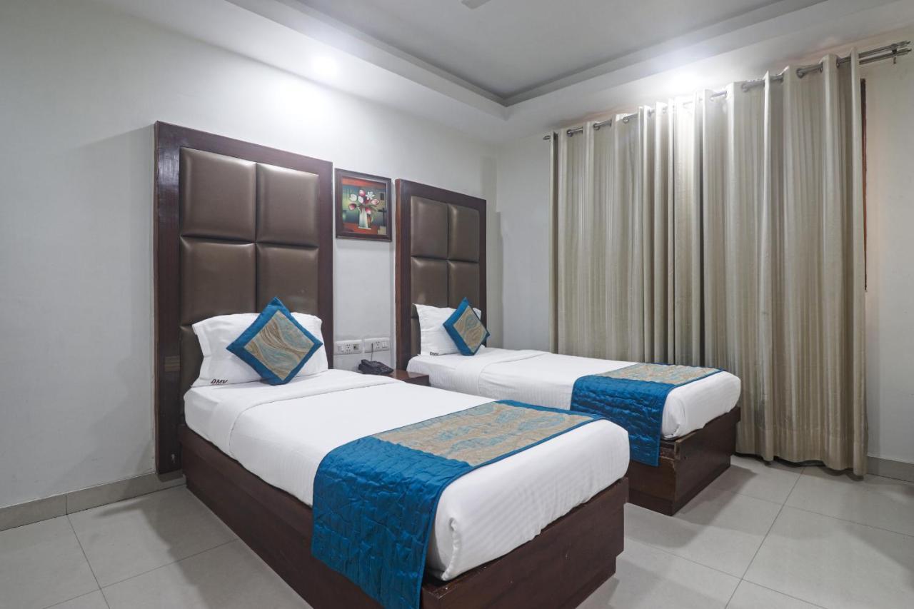 Hotel Sizzling Starr New Delhi Buitenkant foto