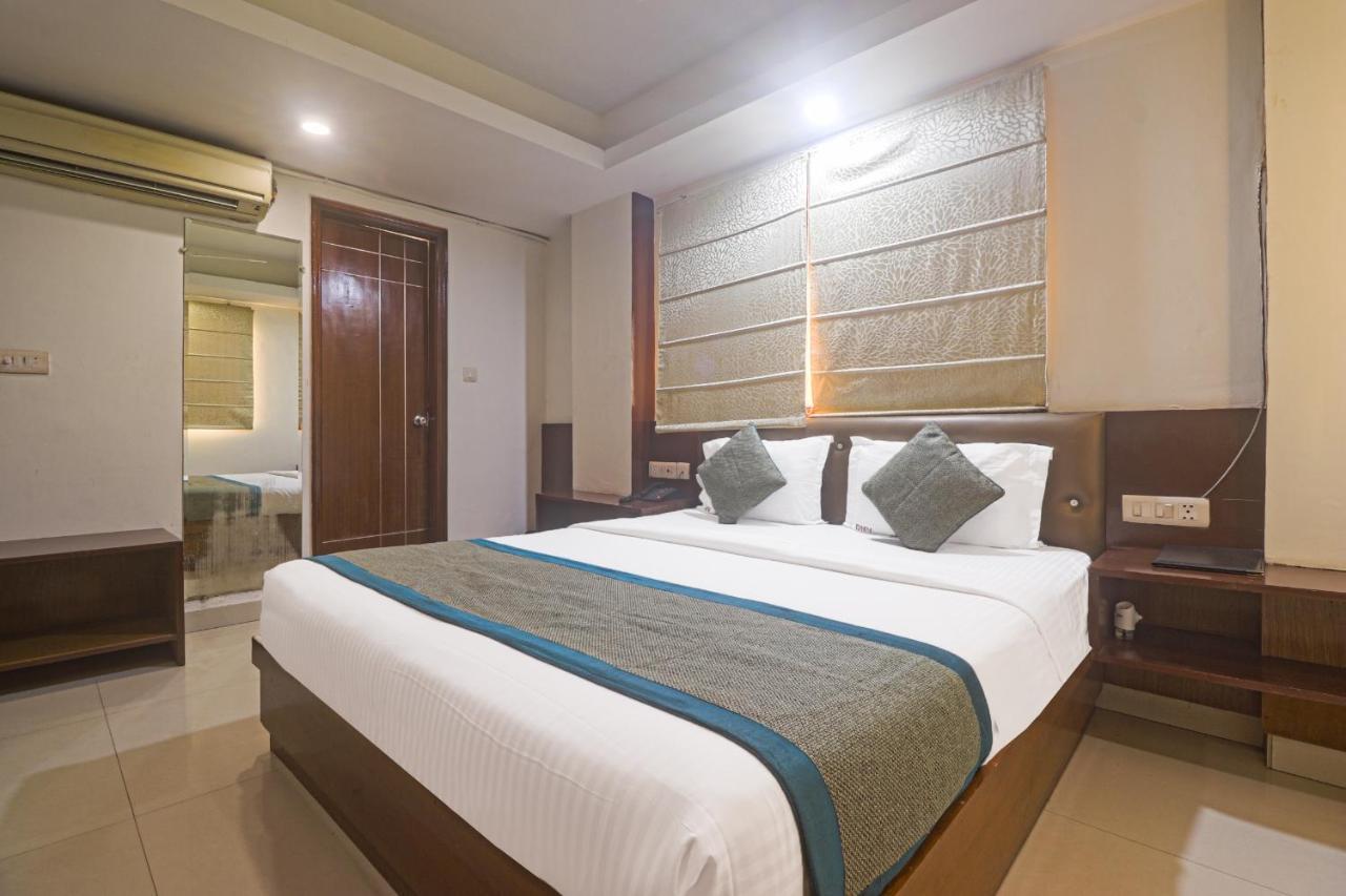 Hotel Sizzling Starr New Delhi Buitenkant foto