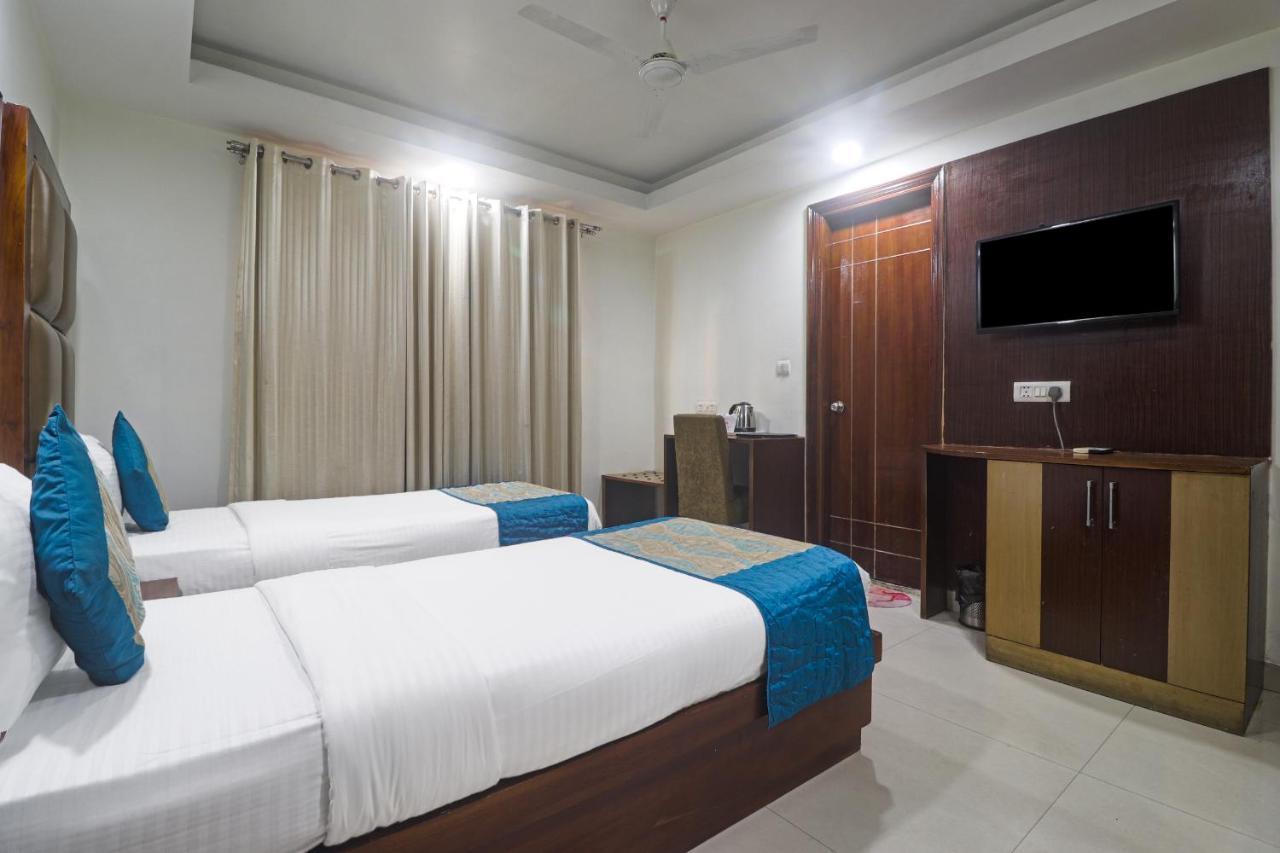 Hotel Sizzling Starr New Delhi Buitenkant foto