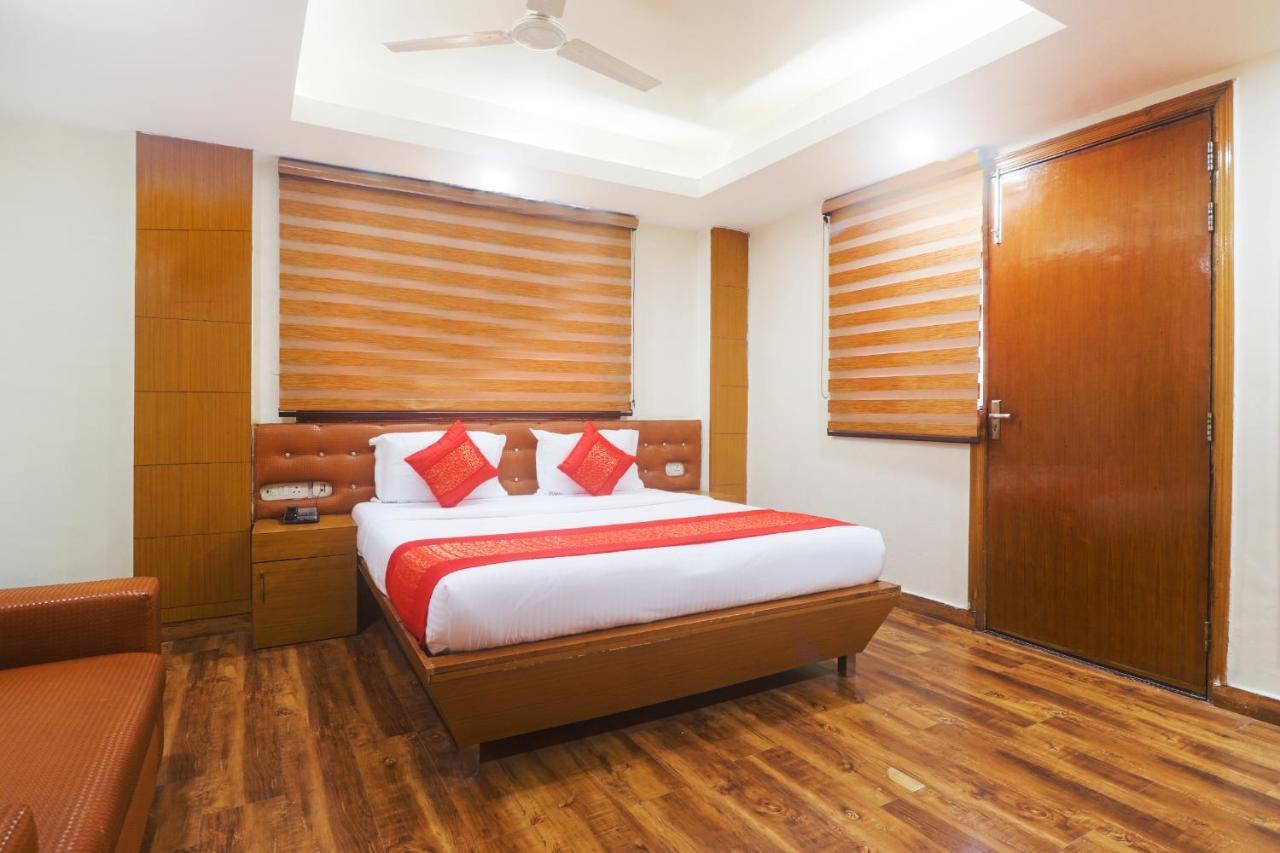 Hotel Sizzling Starr New Delhi Buitenkant foto