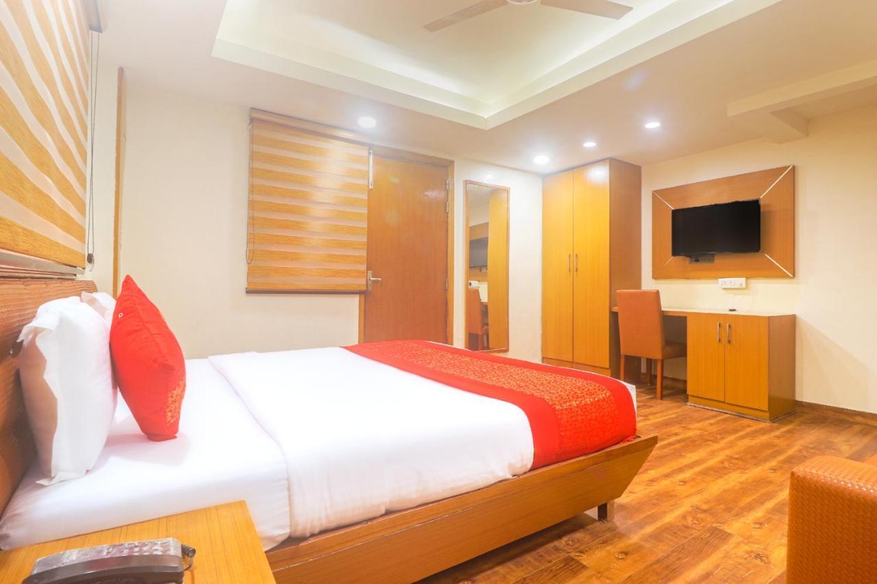 Hotel Sizzling Starr New Delhi Buitenkant foto