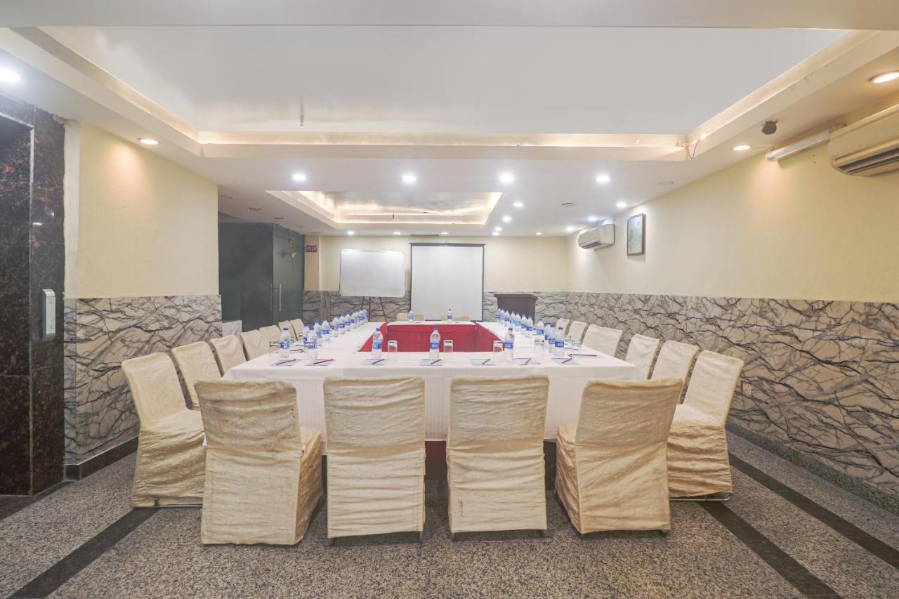 Hotel Sizzling Starr New Delhi Buitenkant foto