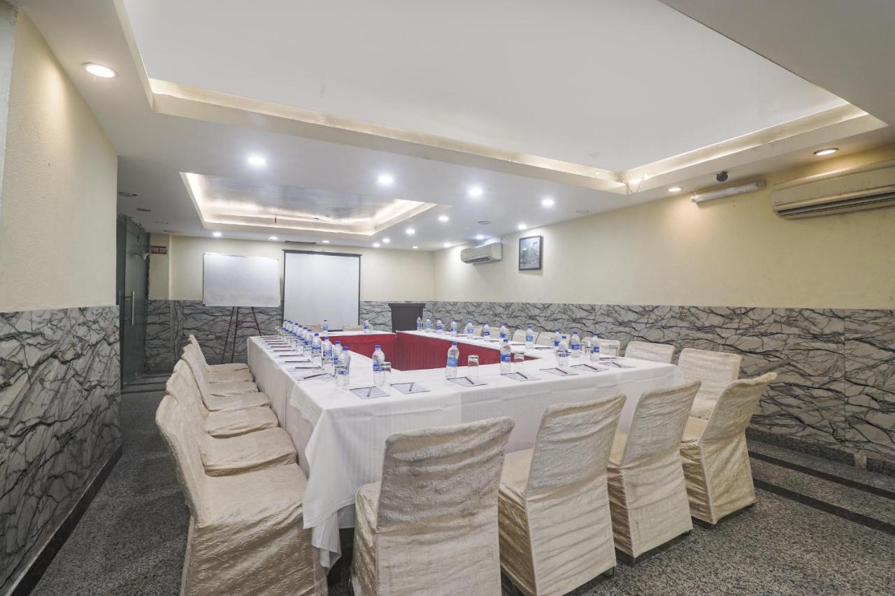 Hotel Sizzling Starr New Delhi Buitenkant foto