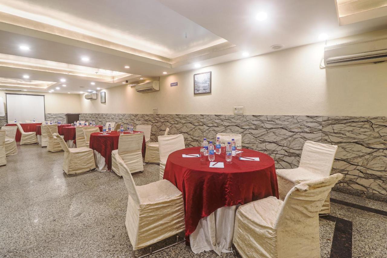 Hotel Sizzling Starr New Delhi Buitenkant foto