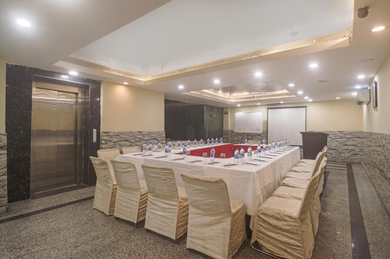 Hotel Sizzling Starr New Delhi Buitenkant foto