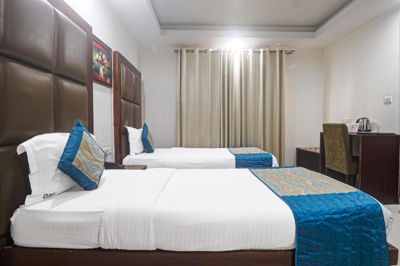 Hotel Sizzling Starr New Delhi Buitenkant foto