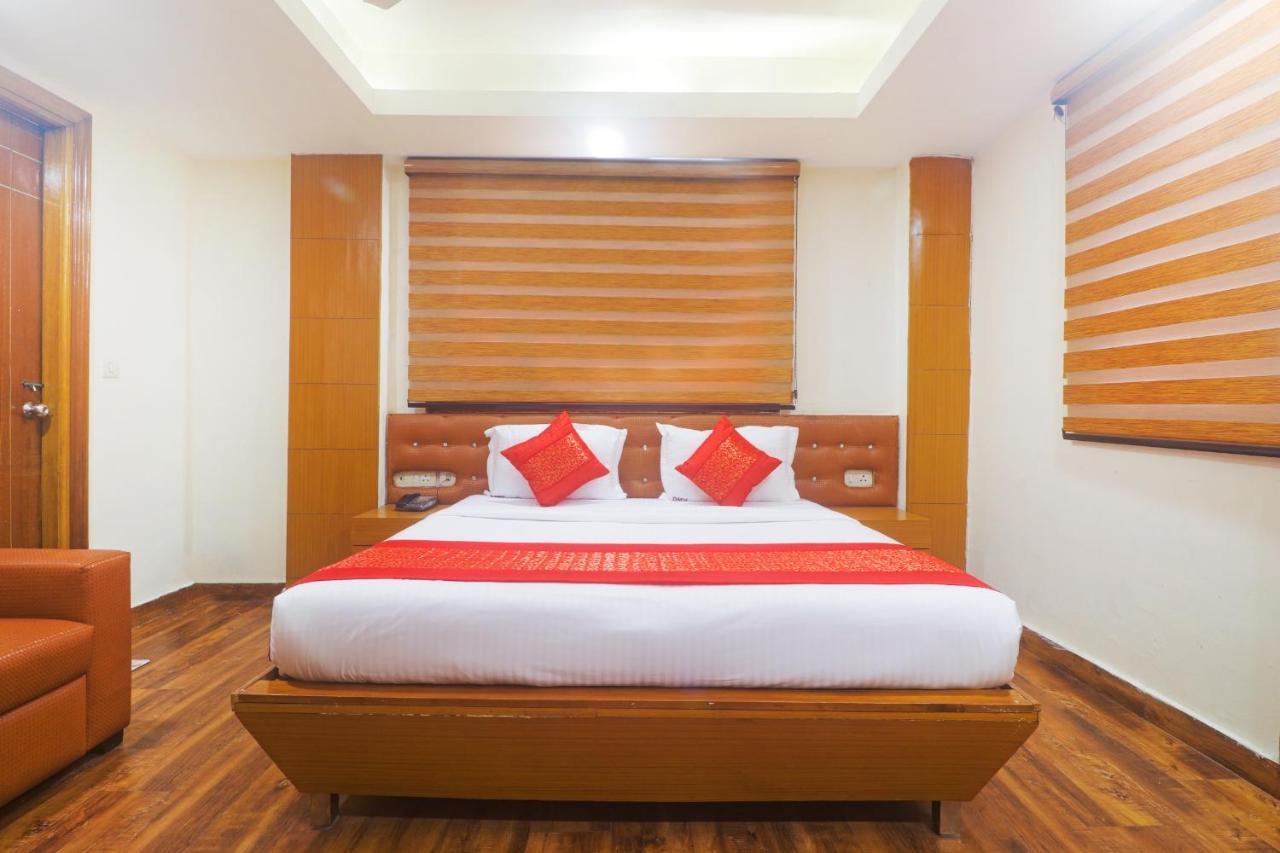 Hotel Sizzling Starr New Delhi Buitenkant foto