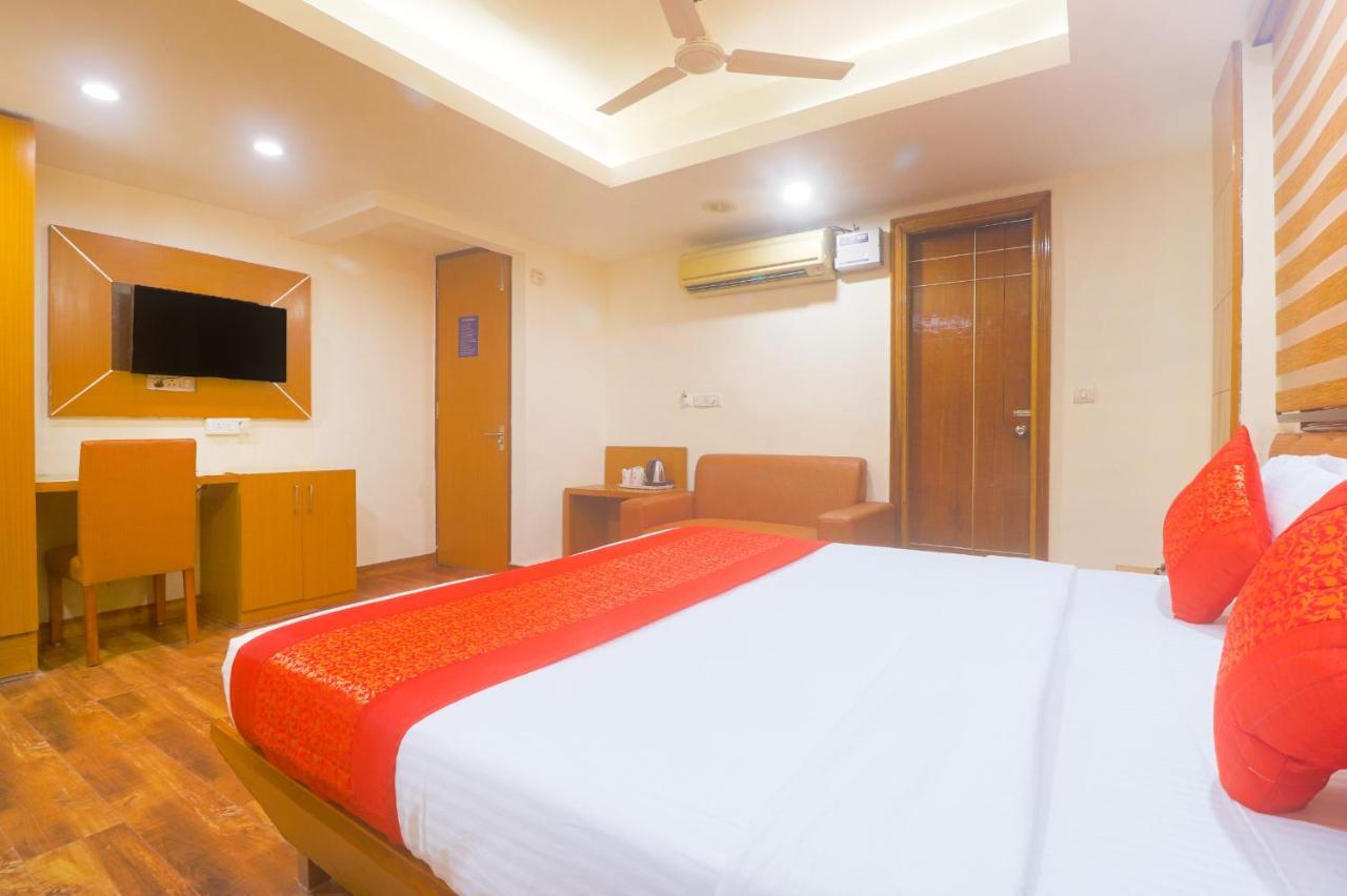 Hotel Sizzling Starr New Delhi Buitenkant foto