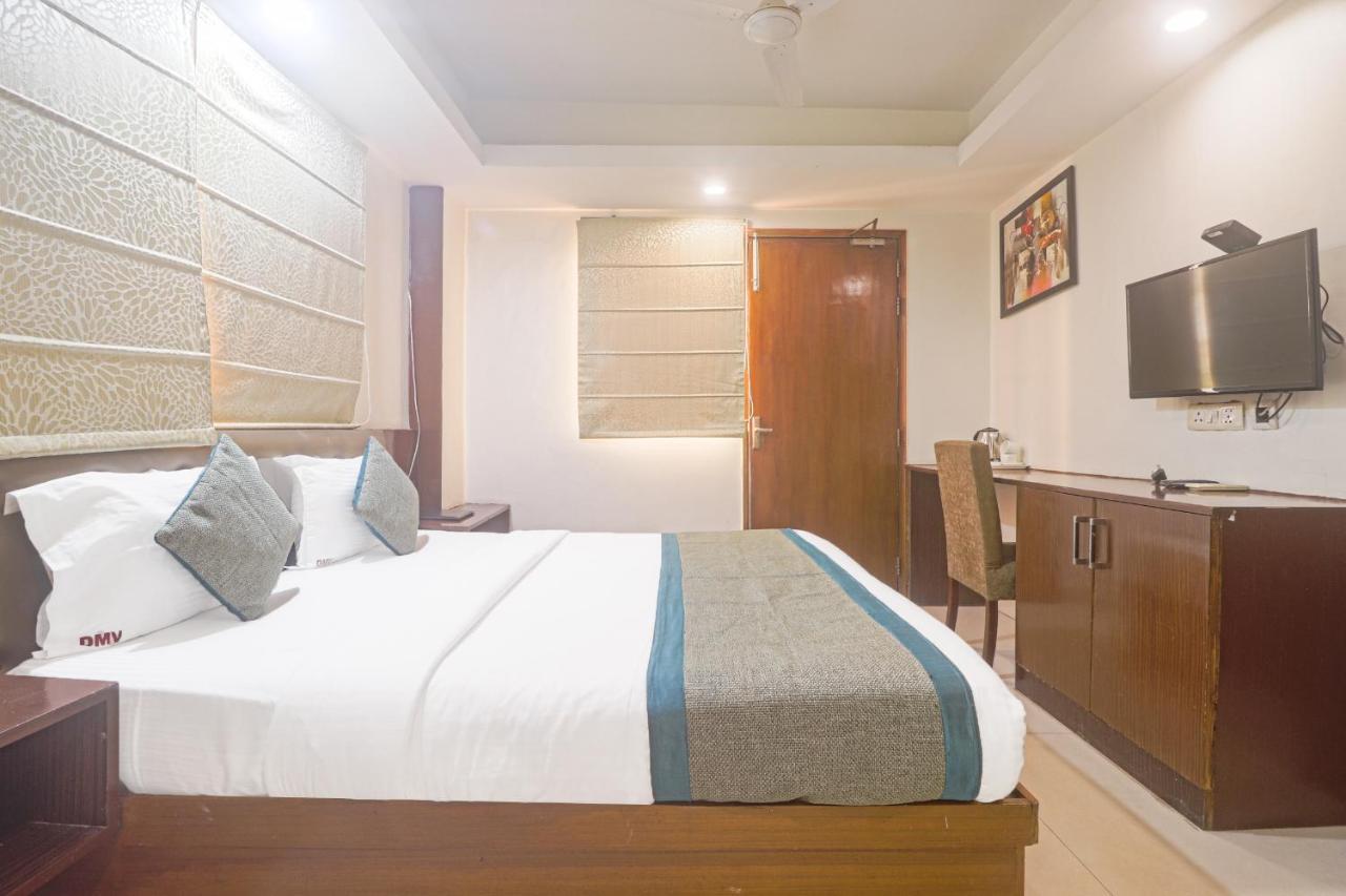 Hotel Sizzling Starr New Delhi Buitenkant foto