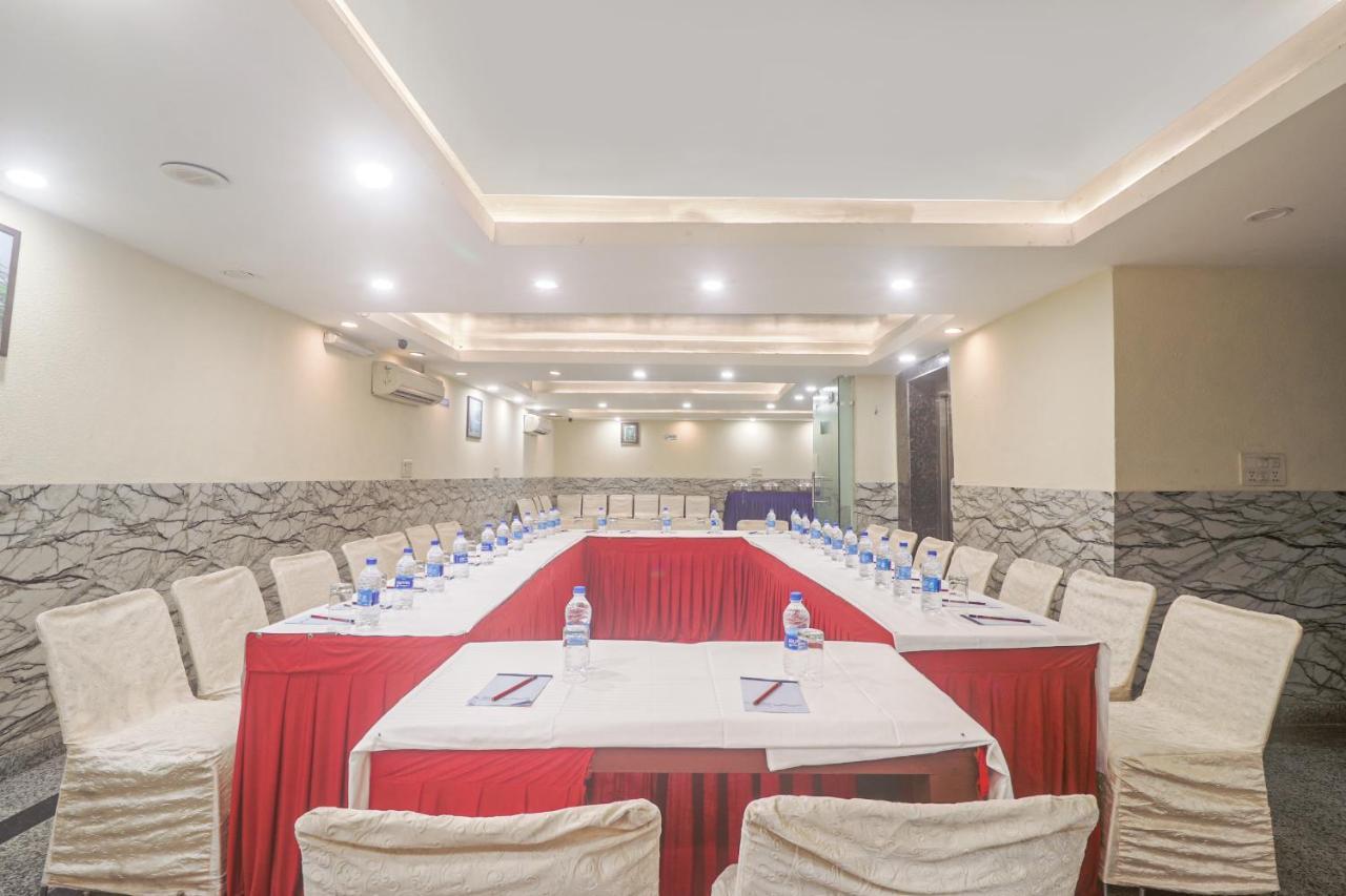 Hotel Sizzling Starr New Delhi Buitenkant foto