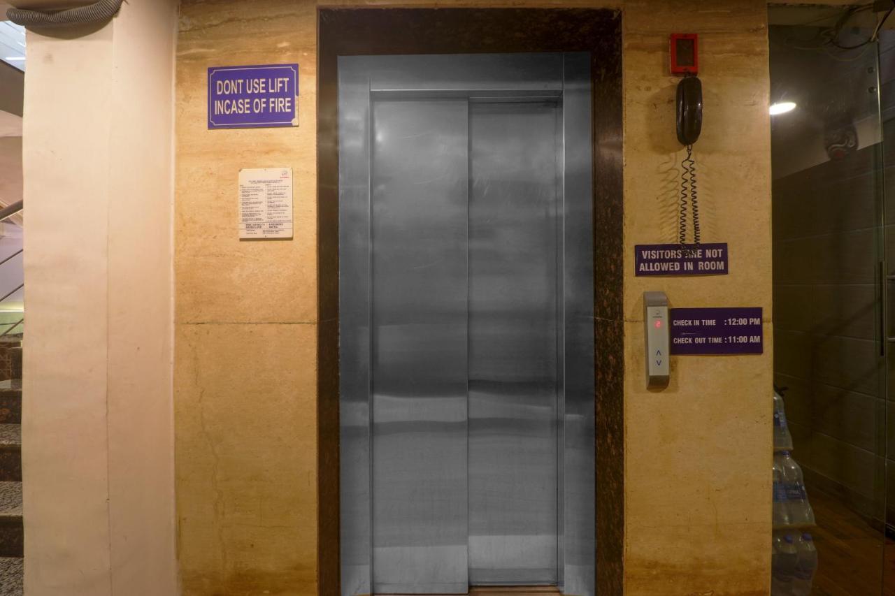 Hotel Sizzling Starr New Delhi Buitenkant foto