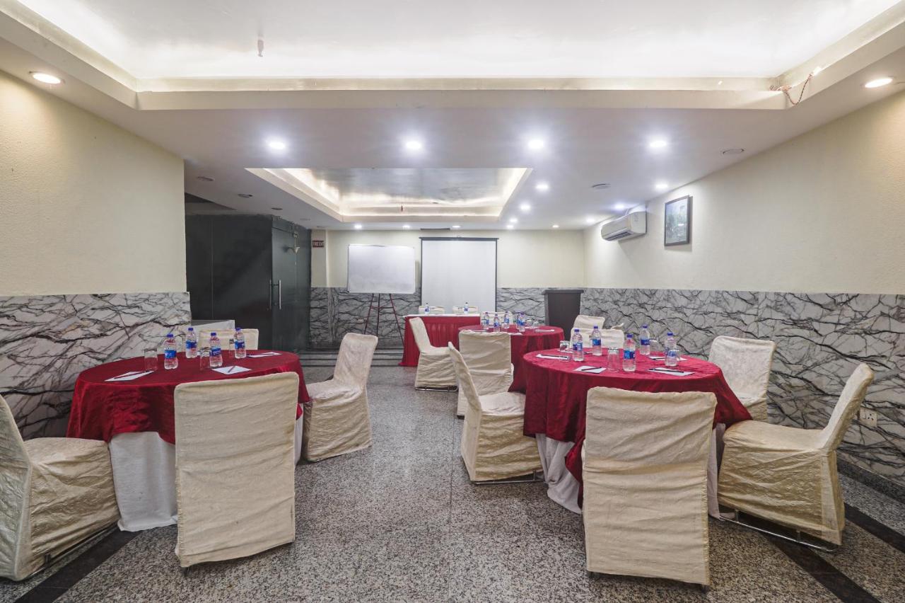 Hotel Sizzling Starr New Delhi Buitenkant foto