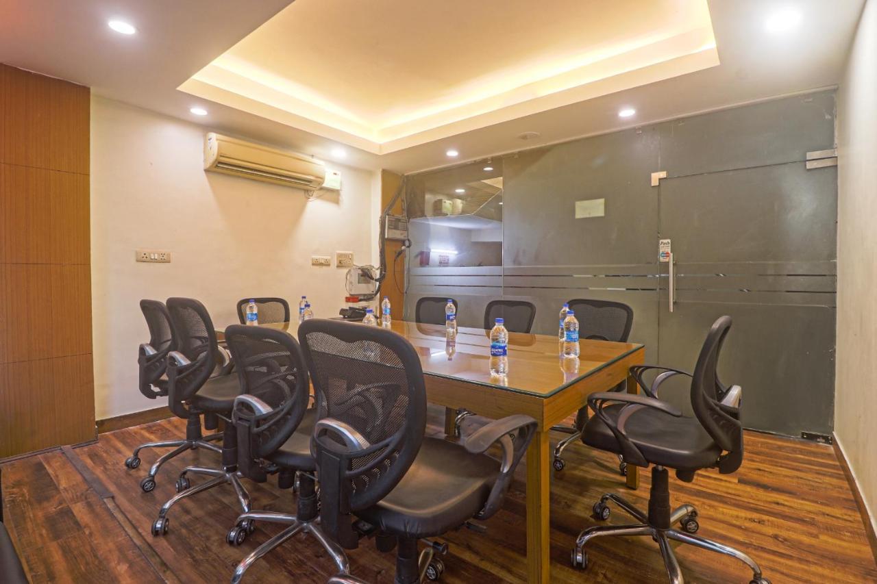 Hotel Sizzling Starr New Delhi Buitenkant foto