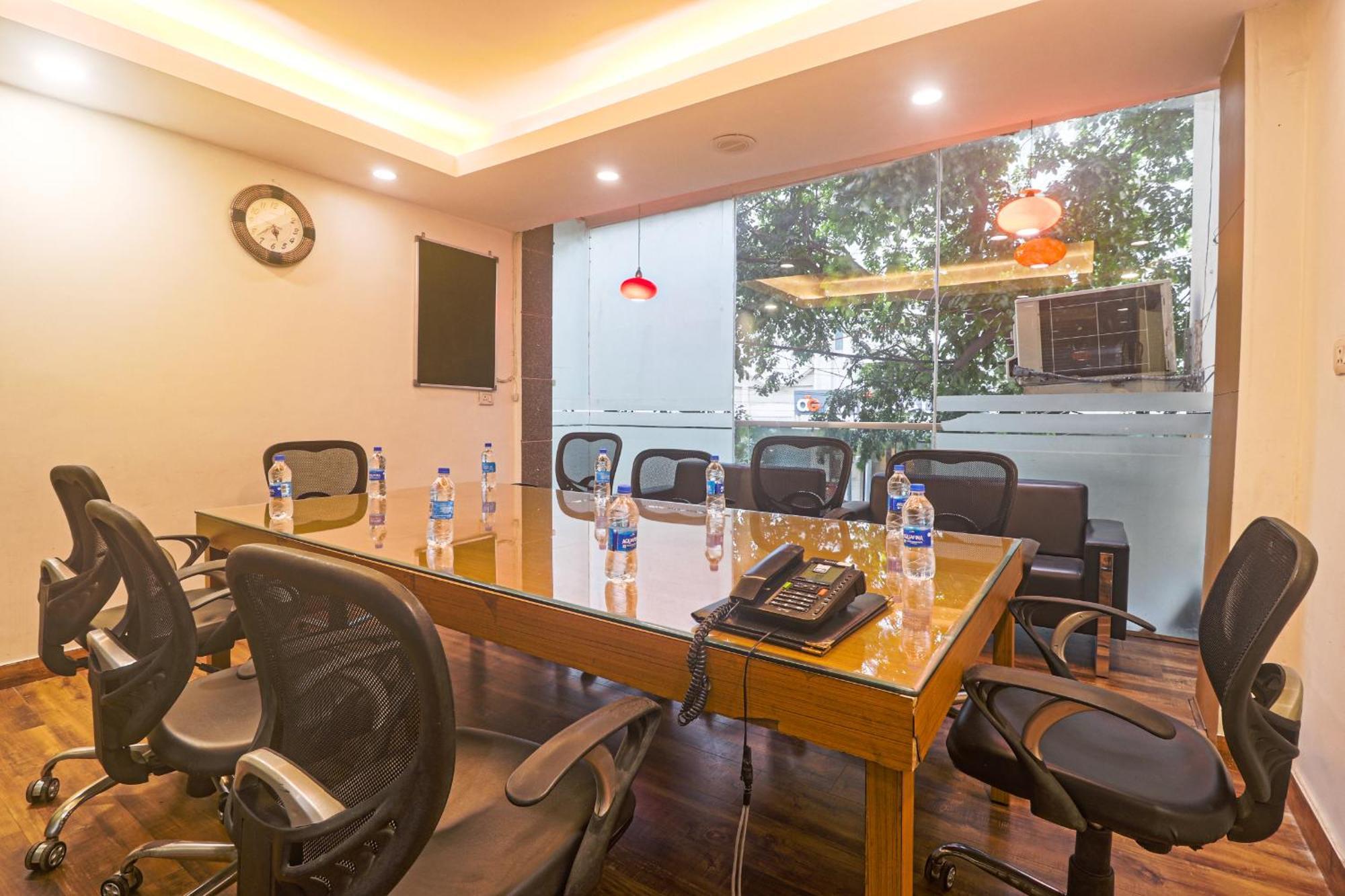 Hotel Sizzling Starr New Delhi Buitenkant foto